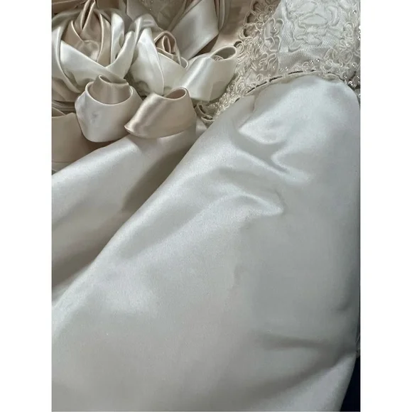 Vintage Mon Cheri White Brown Beaded Pearl Bow Sleeve Detail Satin Ballgown Wedd